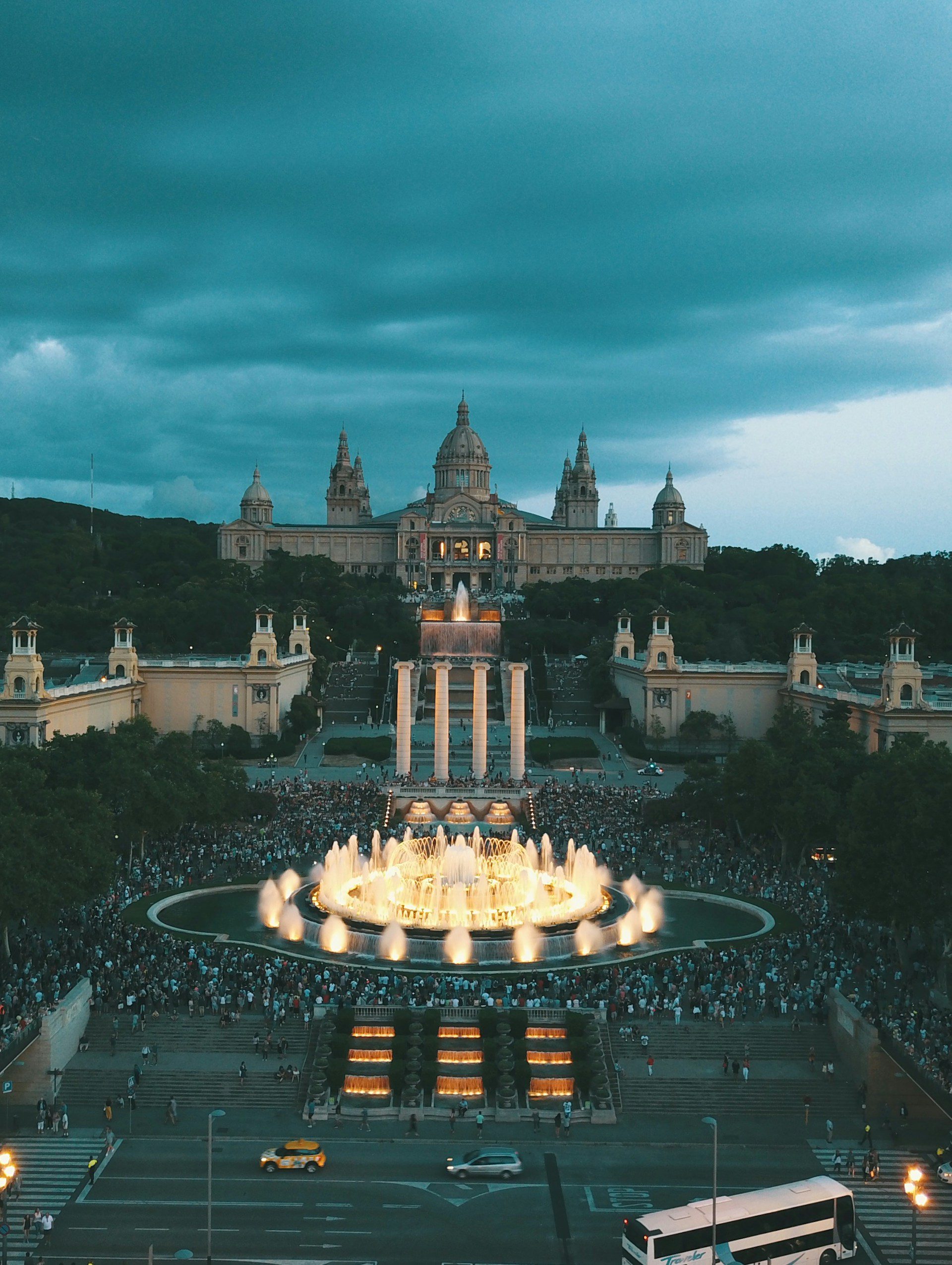 vitaliy-zamedyanskiy-FGJTlEM4gTU-unsplash-1 Primeira vez em Barcelona: descubra a magia da cidade em 2026