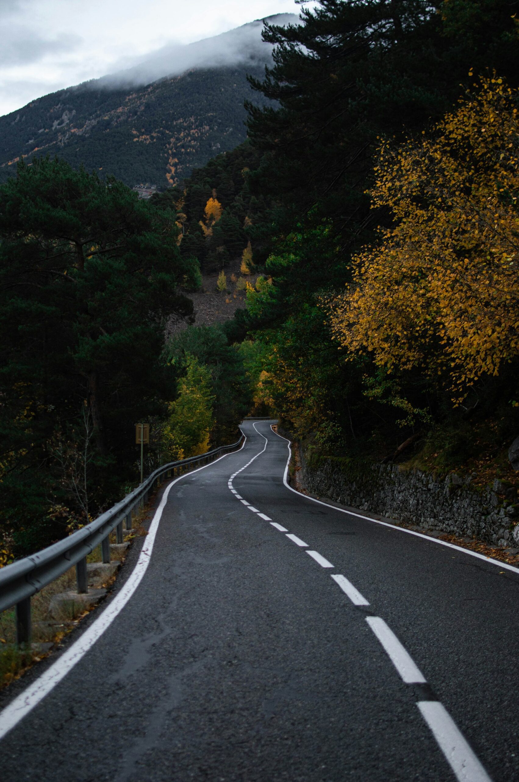 adria-sanchez-roque-0xCtWLvxv1c-unsplash-scaled 🌄 Melhor época para visitar Andorra: descubra cada estação nos Pirineus